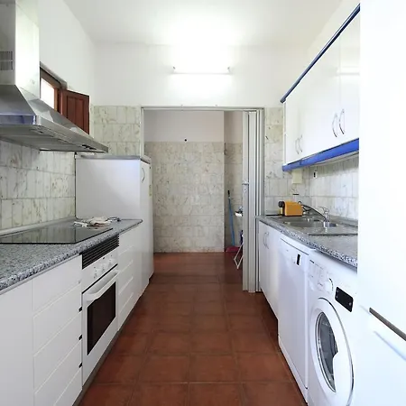 Вилла Traditional With Pool By Homing